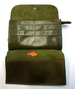 Alice Angevin, Les Sacs à M'Alice Compagnon kaki orange poisson, ouvert