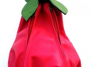 Alice Angevin, Les Sacs à M'Alice Sac à Dos Poire Rouge devant