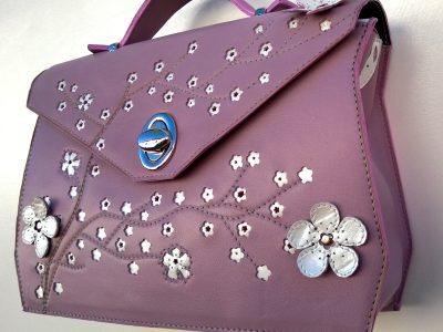 Alice Angevin, Les Sacs à M'Alice, Sac à Main Pti Bakun, Cerises du Japon, veaux lilas-rose pleine Fleur ajouré de veau blanc nacré, un peu de nubuck cerise carriat
