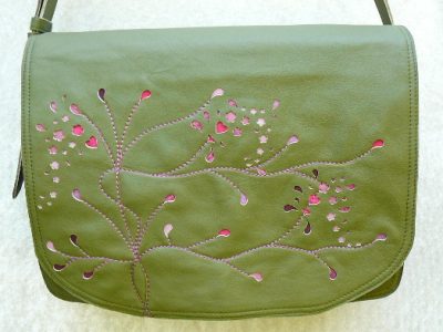 Alice Angevin, Les Sacs à M'Alice Besace, Arbre de vie, dentelle de cuir,vachette Gracia Kaki