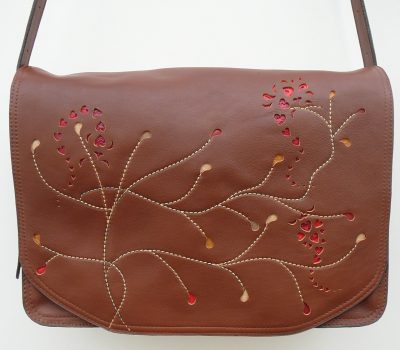 Alice Angevin, Les Sacs à M'Alice Besace, Arbre de vie, dentelle de cuir,vachette végétale marron