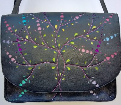 Alice Angevin, Les Sacs à M'Alice Besace, Arbre de vie, dentelle de cuir,veau grainé noir,