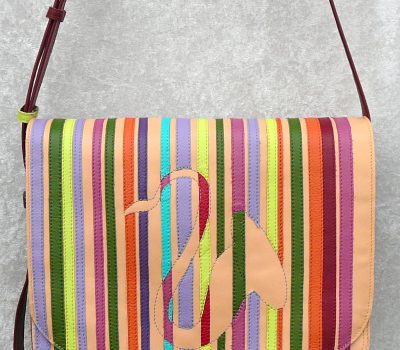 Alice Angevin, Les Sacs à M'Alice Besace Bandes de cuirs parées, saxo