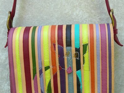 Alice Angevin, Les Sacs à M'Alice Besace Bandes de cuirs parées,chat