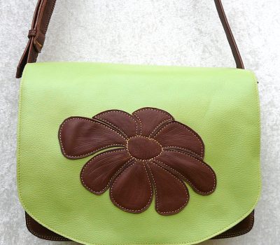 Alice Angevin, Les Sacs à M'Alice Besace Vachette Myltan grainée anis fleur marron