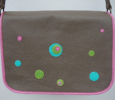 Alice Angevin, Les Sacs à M'Alice Besace taupe pastilles