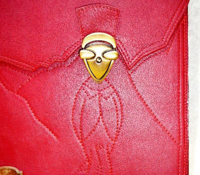 Alice Angevin, Les Sacs à M'Alice Cartable Rouge Vachette végétale, Aita eta Ama, détail