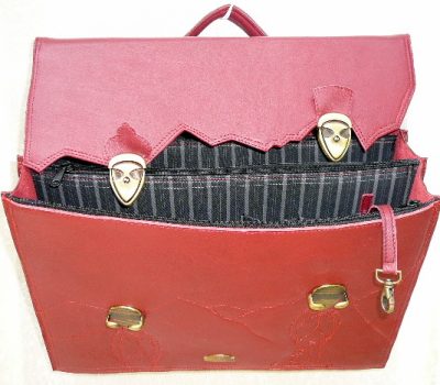 Alice Angevin, Les Sacs à M'Alice Cartable Rouge Vachette végétale, Aita eta Ama, ouvert