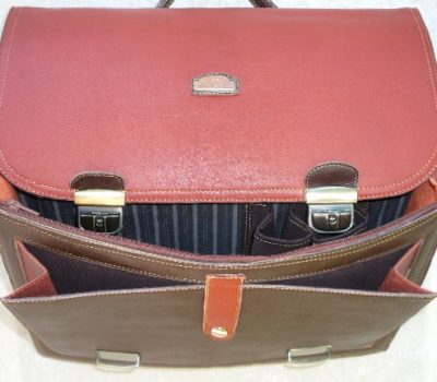 Alice Angevin, Les Sacs à M'Alice Cartable Vachettes végétales 2 marrons, 3 volets. ouvert