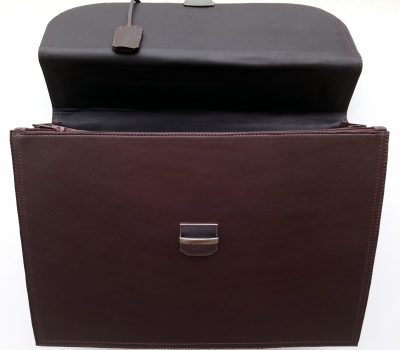 Alice Angevin, Les Sacs à M'Alice Cartable Veau Moka Haas, ouvert