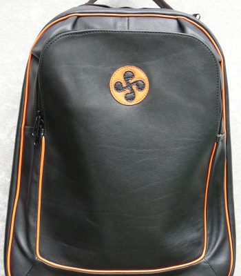 Alice Angevin, Les Sacs à M'Alice Grand Sac à Dos Vachette noire galonnée orange