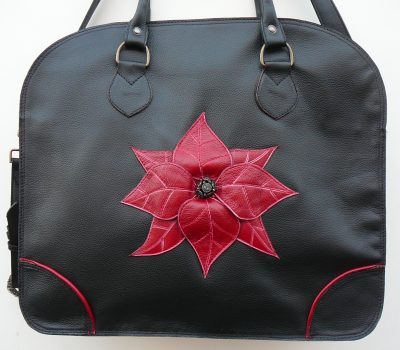 Alice Angevin, Les Sacs à M'Alice Housse à PC Portable Taurillon Carriat noir fleur rouge