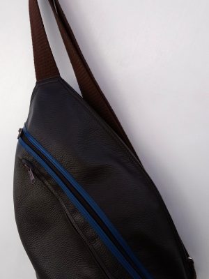 Alice Angevin, Les Sacs à M'Alice Sac Holster T3 Moka,bordé bleu,coté droit