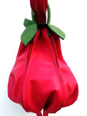 Alice Angevin, Les Sacs à M'Alice Sac à Dos Poire Rouge devant