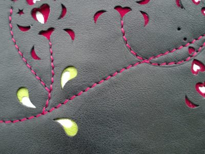 Alice Angevin, Les Sacs à M'Alice Sac à Main Elegant Dentelles de cuir noir, détail