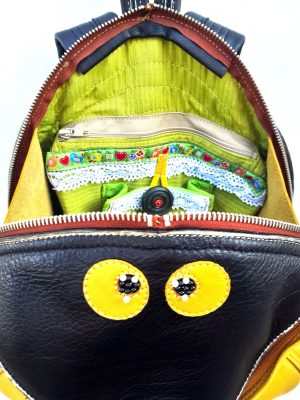 Sac à dos Coccinelle jaune devant ouverte