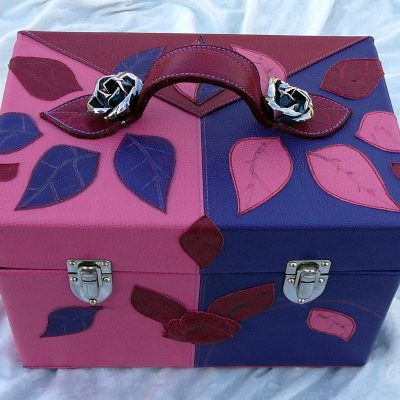 Alice Angevin, Les Sacs à M'Alice Vanity 30x20x20 vachettes grainées Myltan rose, rouge, violet, argent