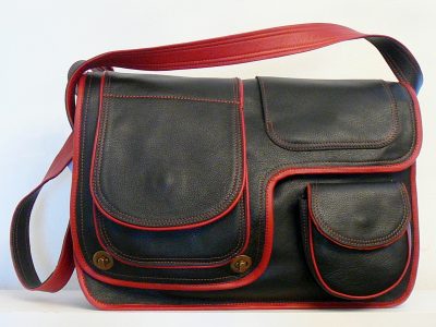 Les Sacs à M'Alice,Alice Angevin, Housse à PC Portable Herria noir grainé galon violet bleus dentelle detail devant