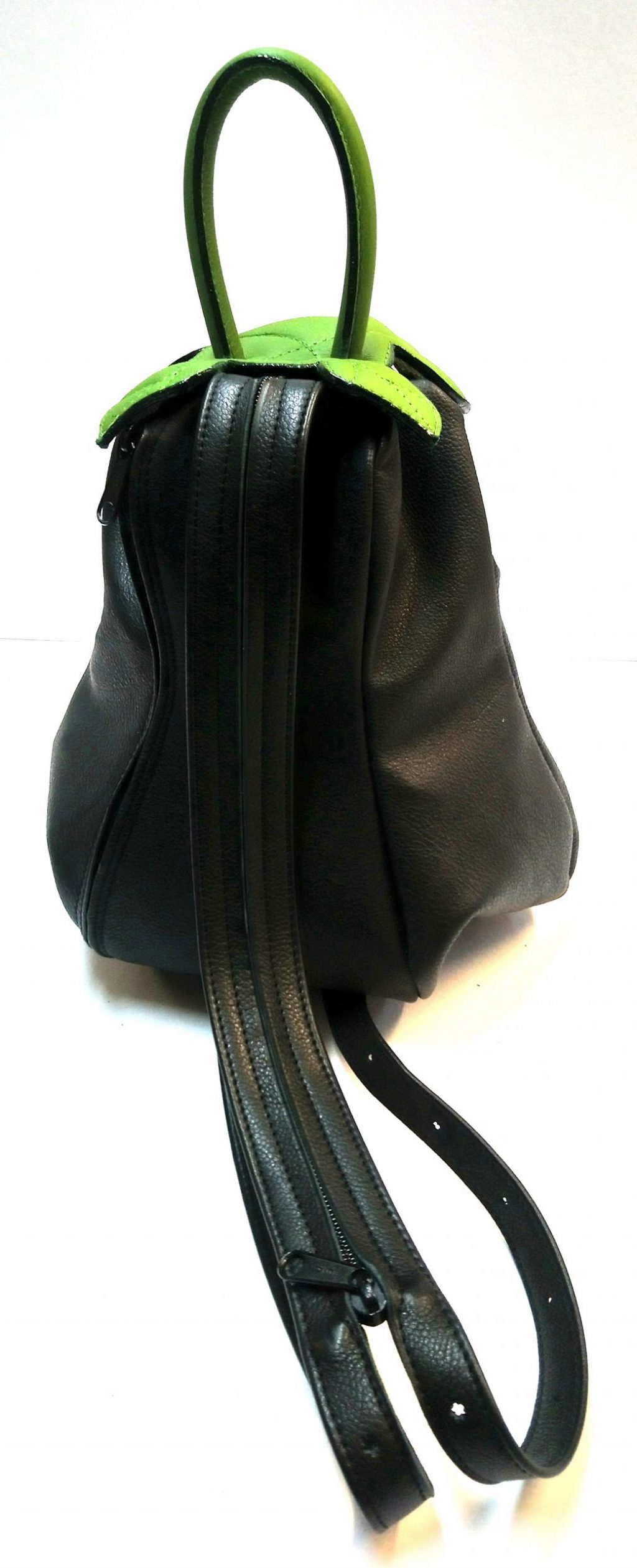 Alice Angevin, Les Sacs à M'Alice Sac à Dos Poire Noire, dos