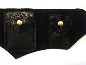 A.A. Les Sacs à M'Alice, Ceinture à poches Inasku veau noir et fantaisie coté droit