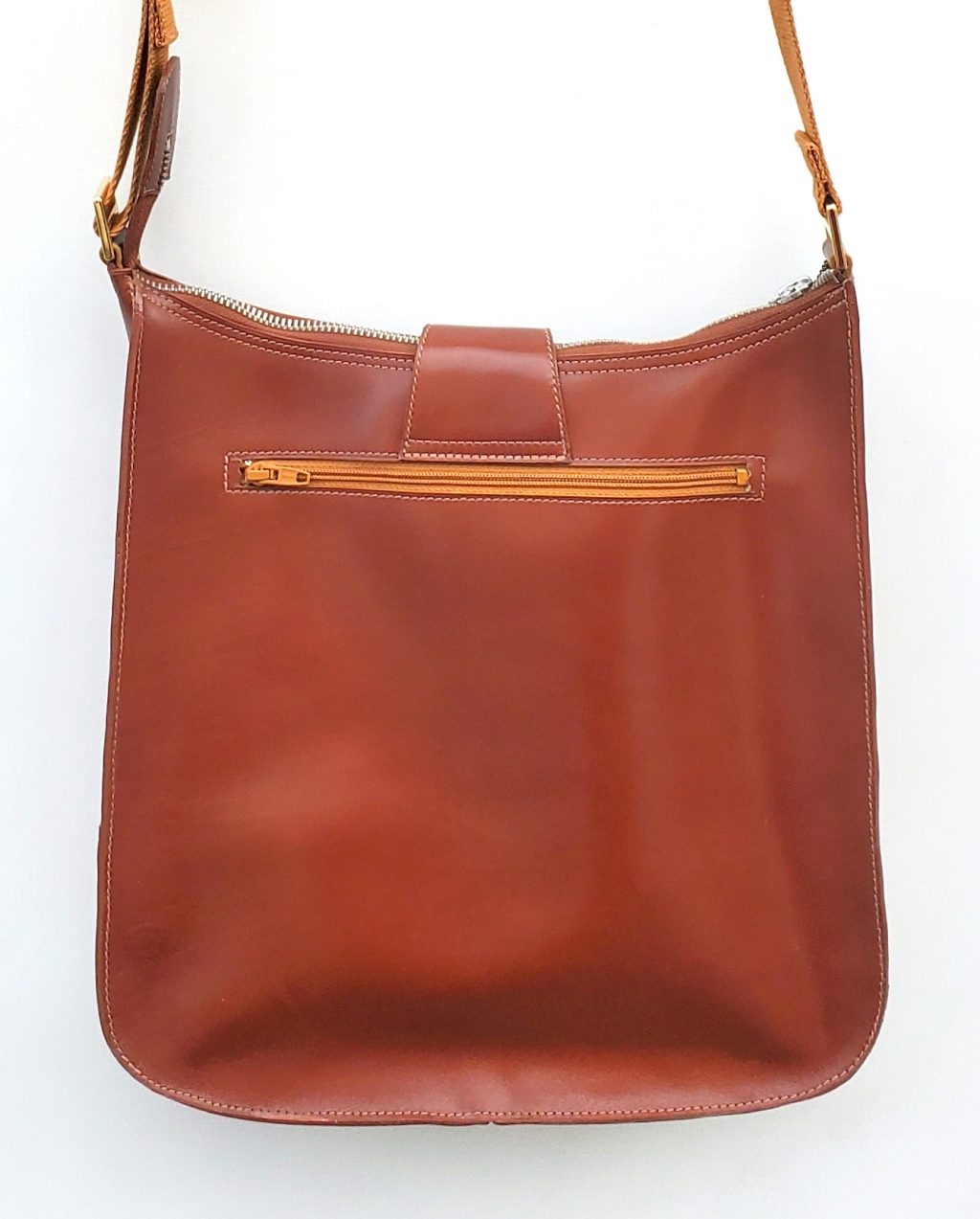 https://www.lessacsamalice.com/wp-content/uploads/2022/11/Les-Sacs-a-MAliceA.A.Sac-a-main-M-Boxcalf-Chataigne-28X31x8cm-devant-scaled.jpg