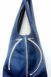 Alice Angevin, Les Sacs à M'Alice Sac à Main Pochéo Bleu Marine galonné Blanc Nacré