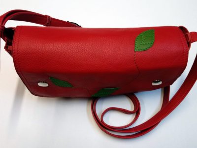 Alice Angevin, Les Sacs à M'Alice, Pochette Rect.Rouge feuilles vertes, 12x24x7 dessus