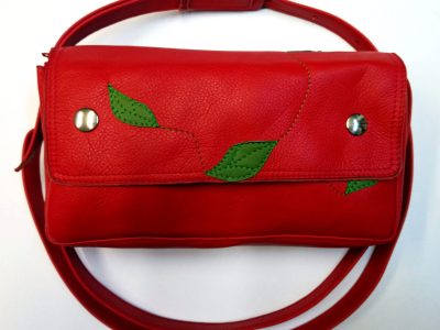 Alice Angevin, Les Sacs à M'Alice, Pochette Rect.Rouge feuilles vertes, 12x24x7 devant