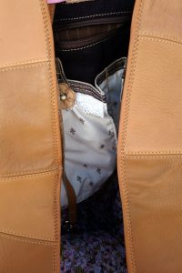 Alice Angevin, Les Sacs à M'Alice Sac à Main Baluchon beiges dessus